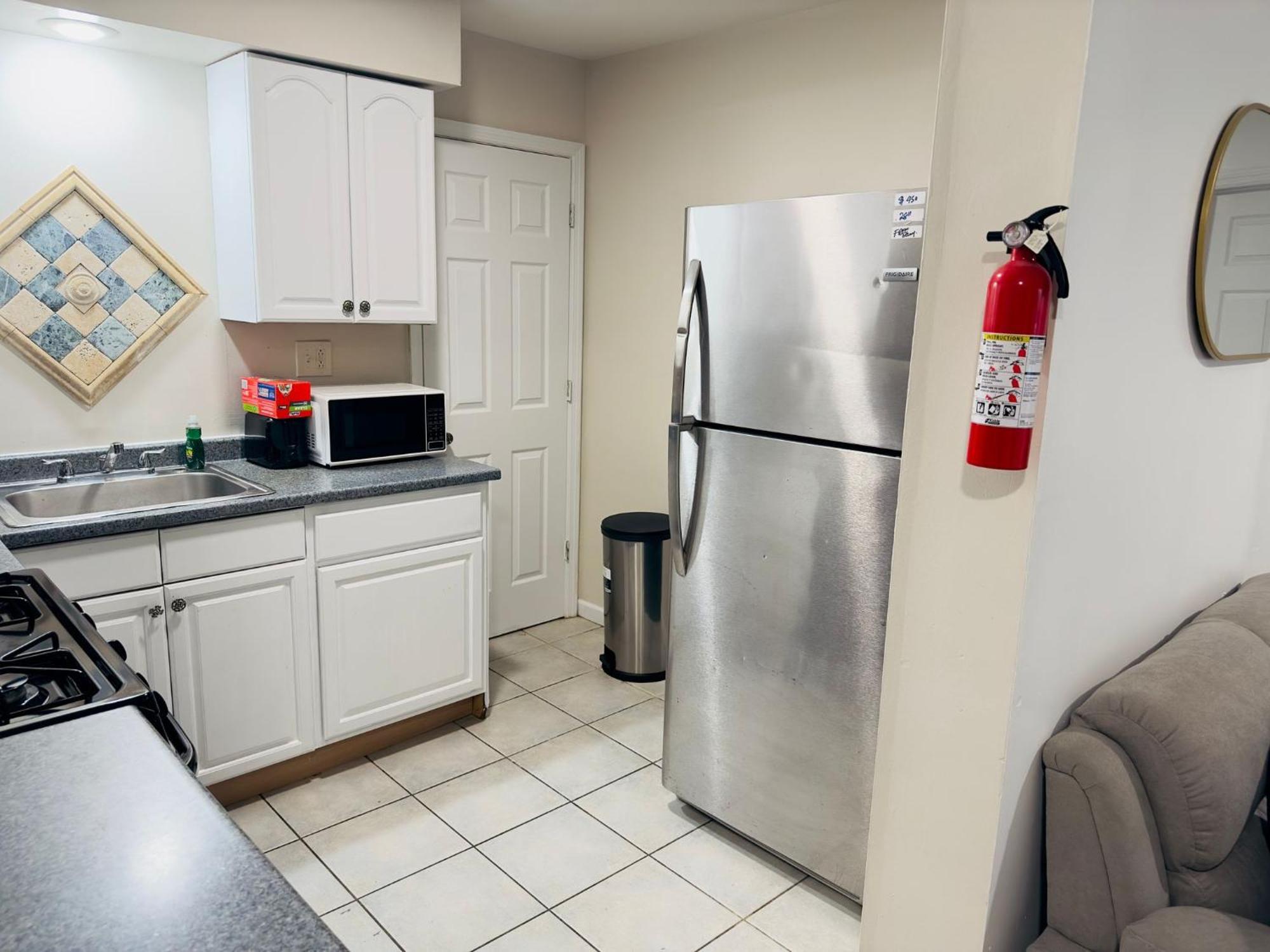Cosy Bedroom 6 Minutes To Ewr Prudential Hotels Pen Station Newark Bagian luar foto