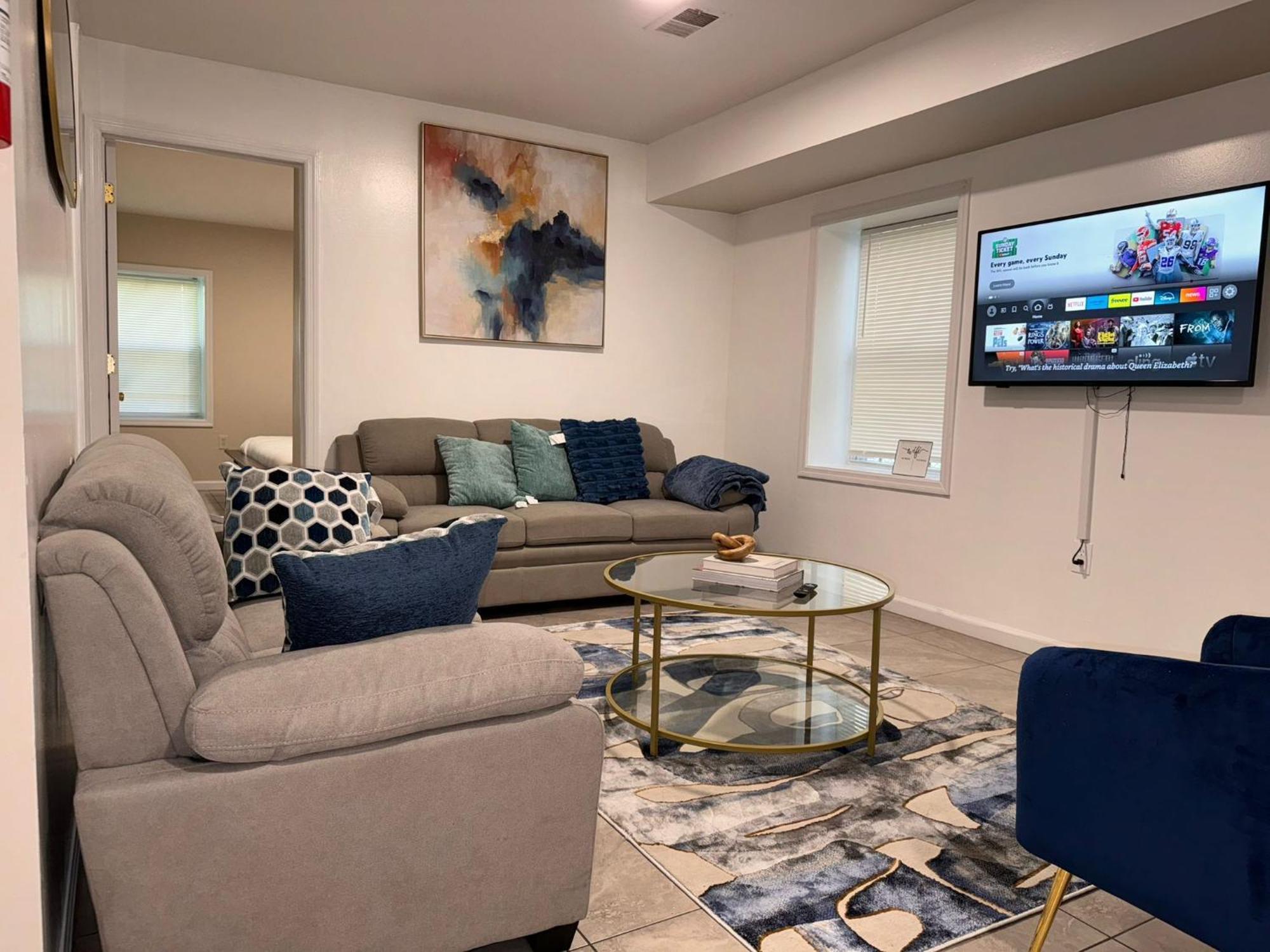Cosy Bedroom 6 Minutes To Ewr Prudential Hotels Pen Station Newark Bagian luar foto