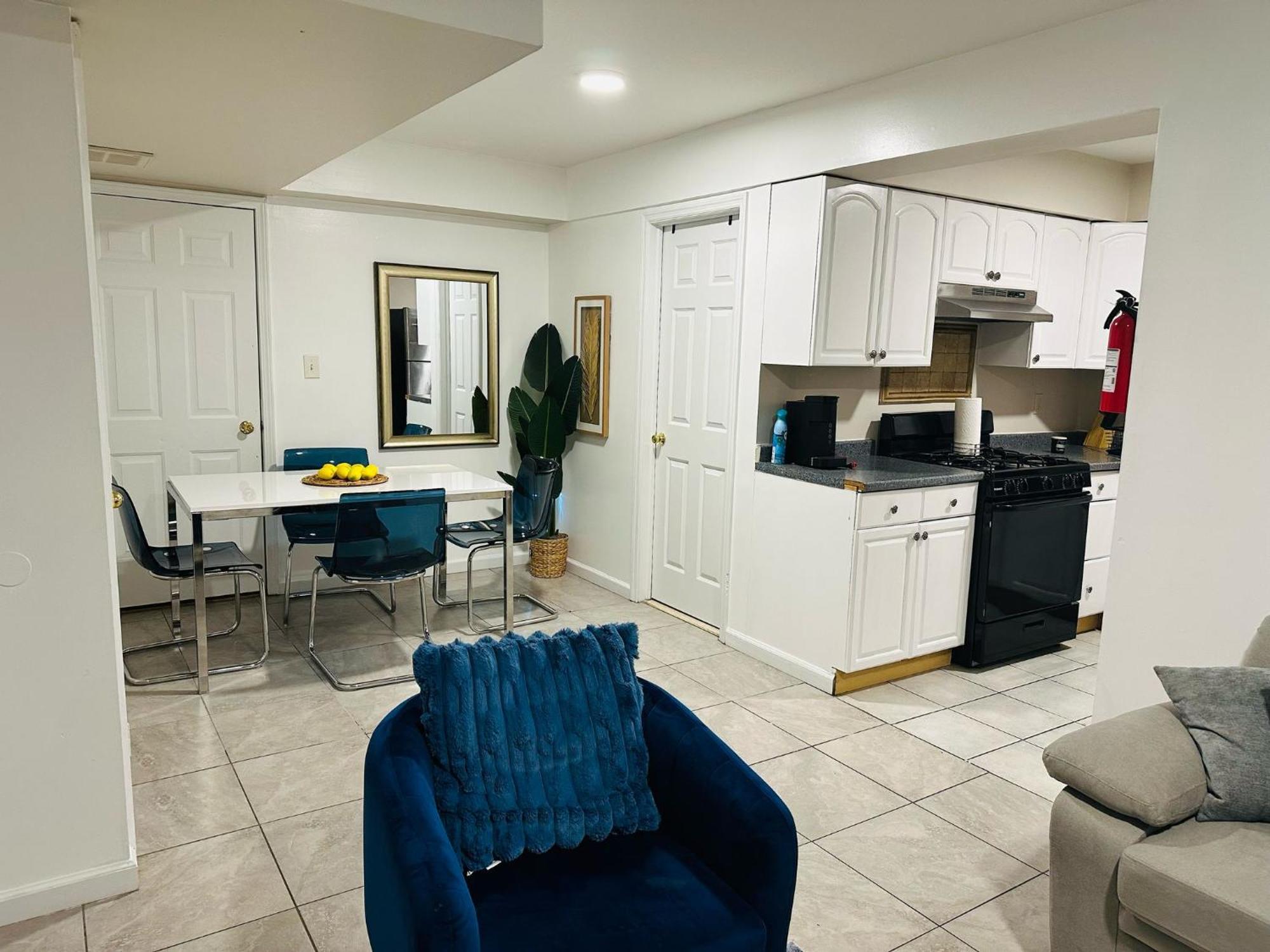 Cosy Bedroom 6 Minutes To Ewr Prudential Hotels Pen Station Newark Bagian luar foto