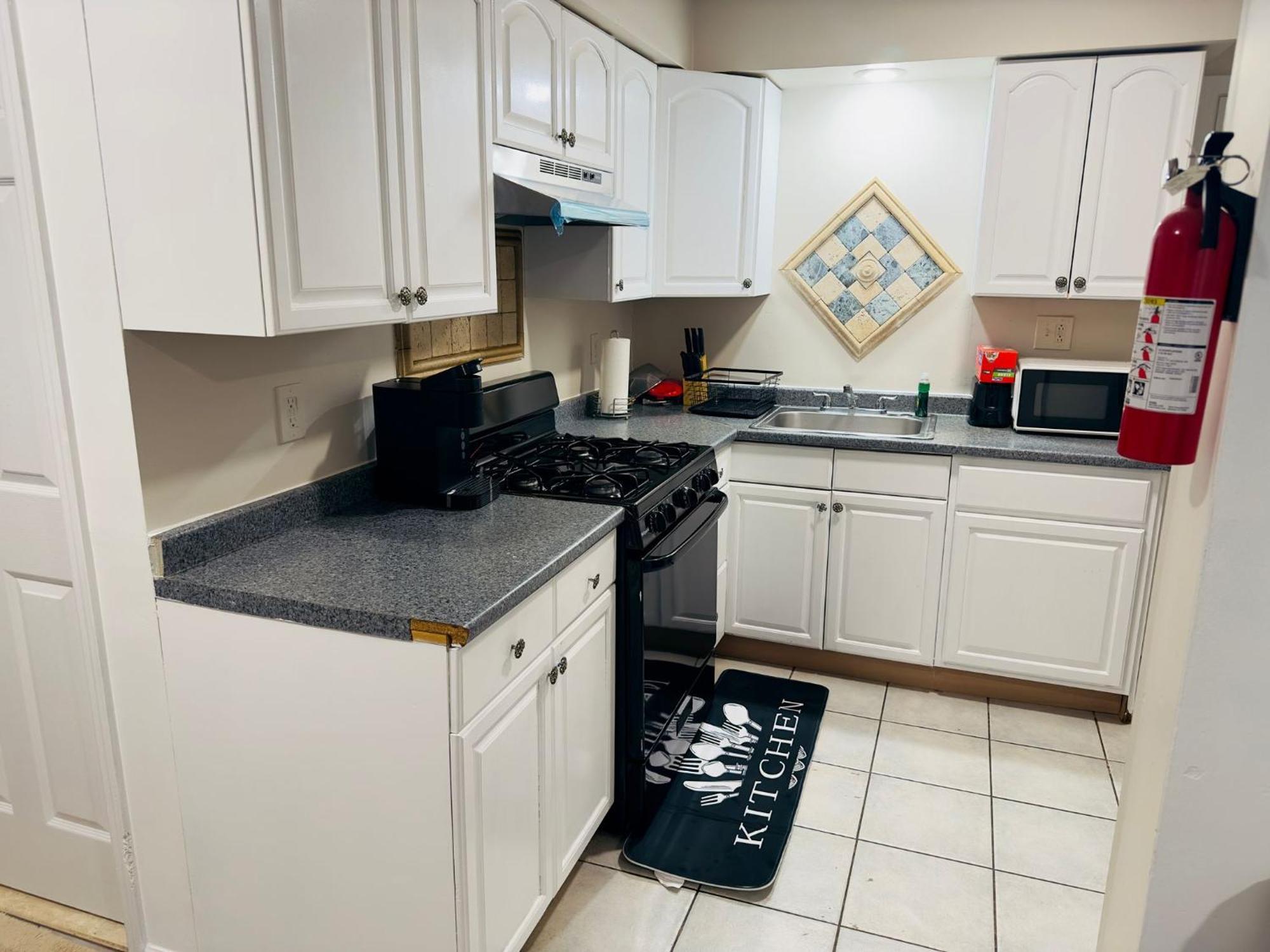 Cosy Bedroom 6 Minutes To Ewr Prudential Hotels Pen Station Newark Bagian luar foto
